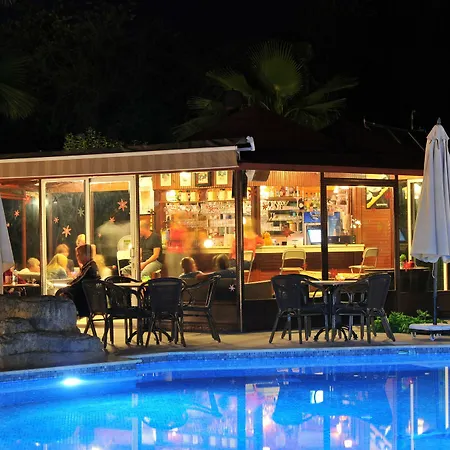 Grenadine Lodge